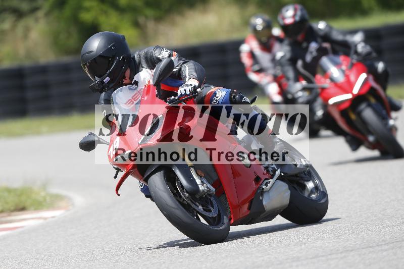 /27 12.06.2025 Ducati Schweiz Trackday Warmup  ADR/blau-bleu/19